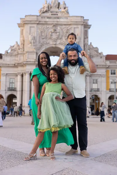 Family photoshoot in Lisbon by Debie Barros