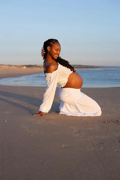 Maternity photoshoot in Costa da Caparica by Debie Barros