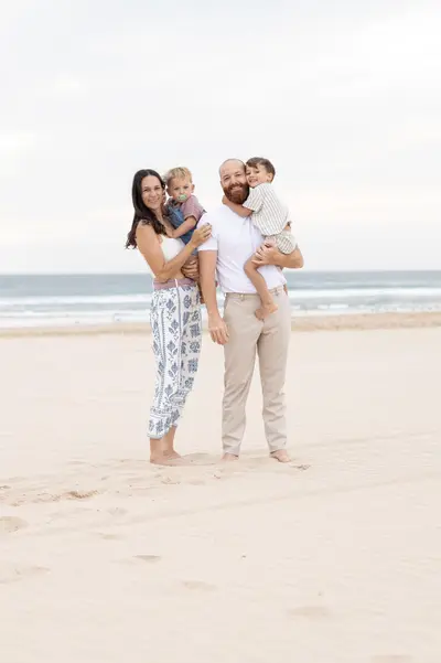 Family photoshoot in Costa da Caparica by Debie Barros