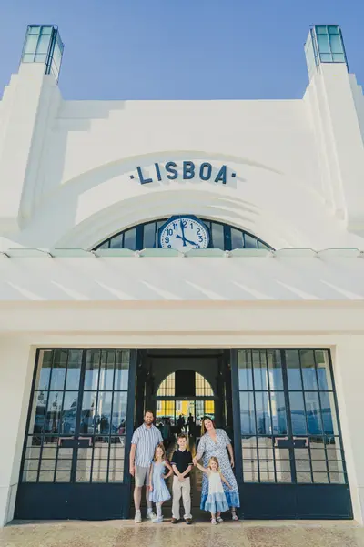 Family photoshoot in Lisbon by Denis Erroyaux
