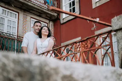 Engagement photoshoot in Porto by Pedro Moreira