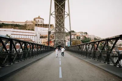 Engagement photoshoot in Porto by Pedro Moreira