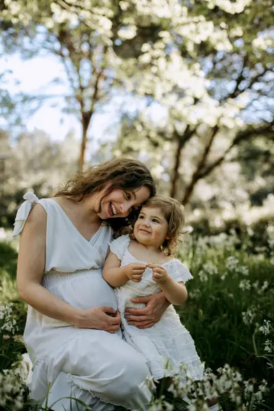 Family photoshoot in Porto by Giovana Sioli