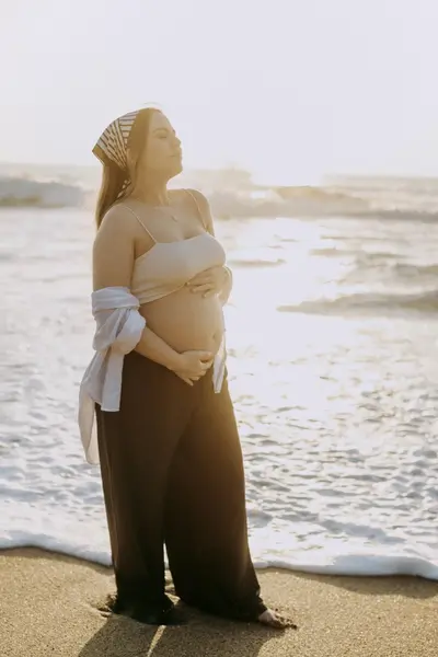 Maternity photoshoot in Porto by Giovana Sioli