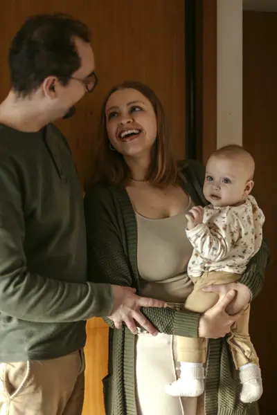 Family photoshoot in Porto by Giovana Sioli