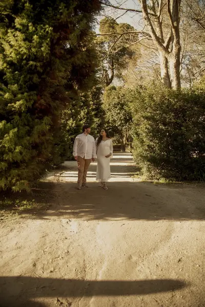 Maternity photoshoot in Porto by Giovana Sioli