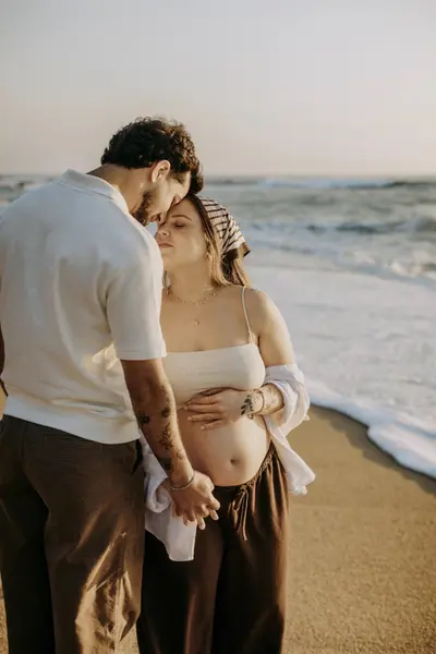 Maternity photoshoot in Porto by Giovana Sioli