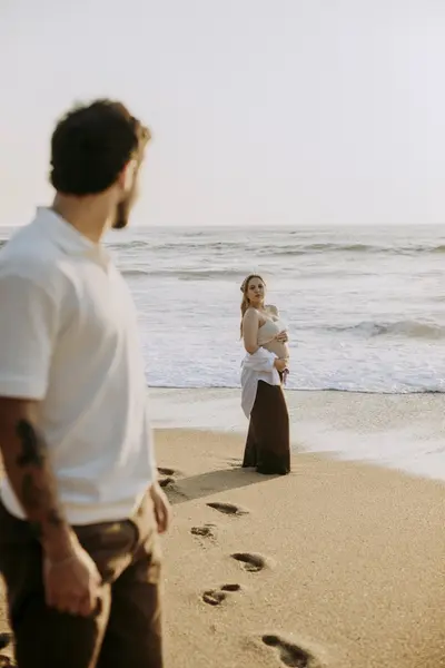 Maternity photoshoot in Porto by Giovana Sioli