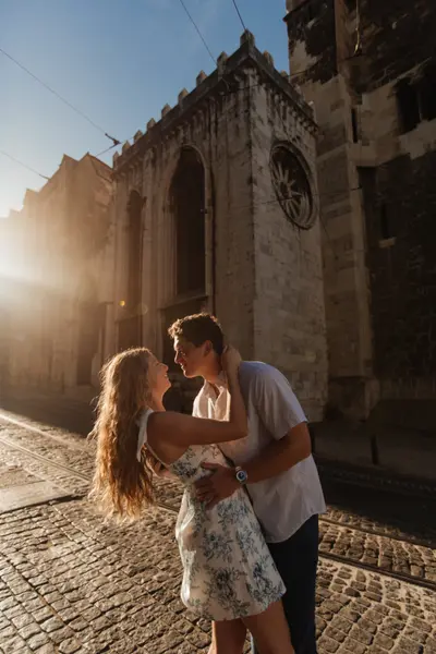 Couples photoshoot in Lisbon by Vika Emerson