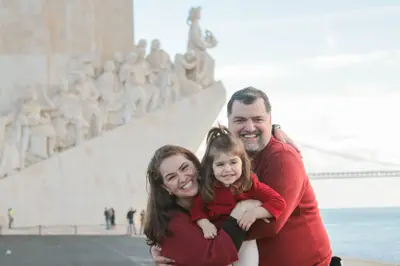 Family photoshoot in Lisbon by Tatiana Ostrower