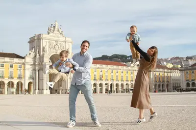 Family photoshoot in Lisbon by Tatiana Ostrower