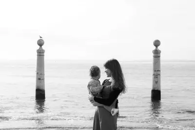Family photoshoot in Lisbon by Tatiana Ostrower