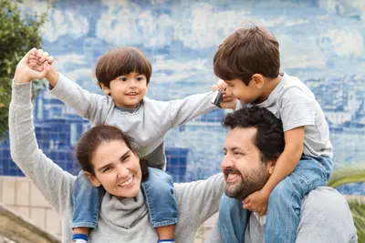 Family photoshoot in Lisbon by Tatiana Ostrower