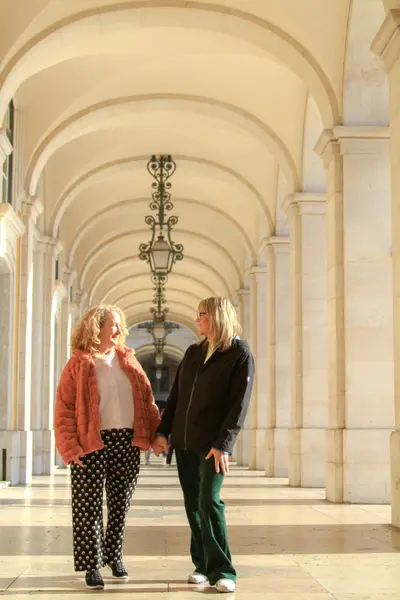 Couples photoshoot in Lisbon by Tatiana Ostrower