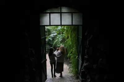 Family photoshoot in Lisbon by Tatiana Ostrower