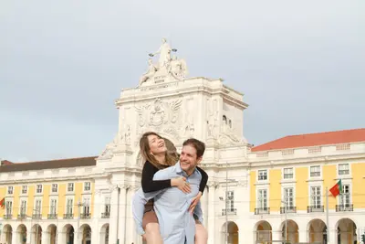 Couples photoshoot in Lisbon by Tatiana Ostrower