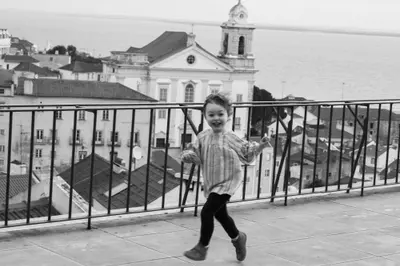 Family photoshoot in Lisbon by Tatiana Ostrower