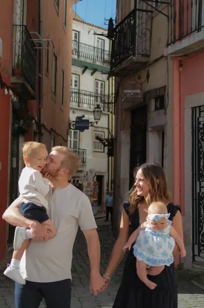 Family photoshoot in Lisbon by Tatiana Ostrower