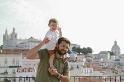 Family photoshoot in Lisbon by Tatiana Ostrower