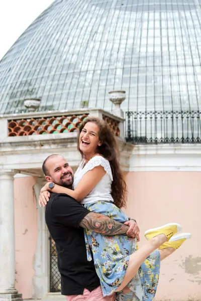 Couples photoshoot in Lisbon by Tatiana Ostrower