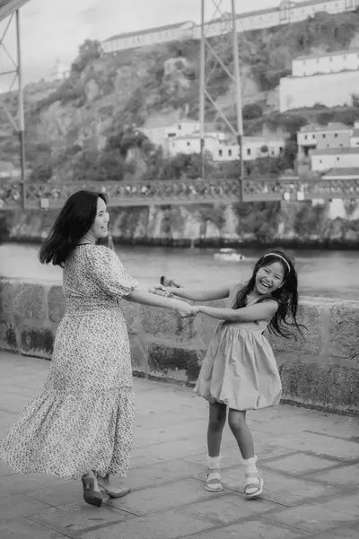 Family photoshoot in Porto by Kristina Brazhnikova