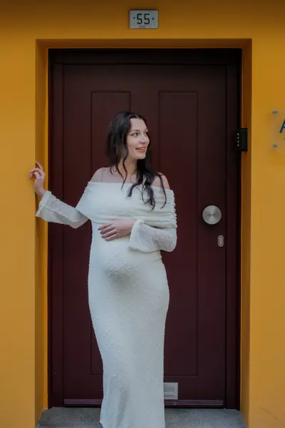 Maternity photoshoot in Porto by Kristina Brazhnikova