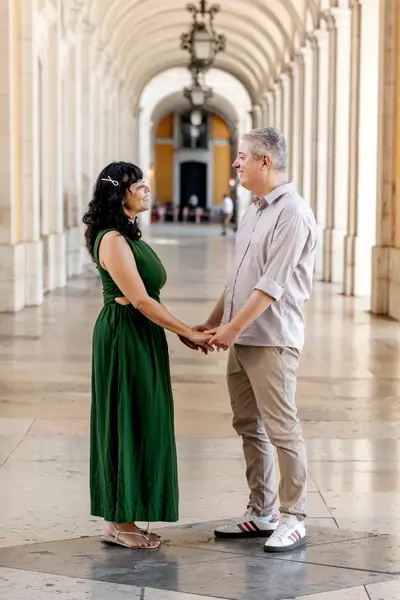Couples photoshoot in Lisbon by Rui Veloso