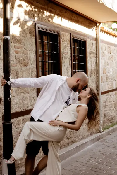 Couples photoshoot in Lisbon by Nadiya Kharytonenko