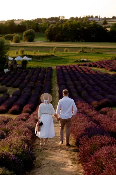 Couples photoshoot in Lisbon by Nadiya Kharytonenko