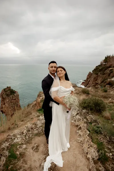 Elopement photoshoot in Lisbon by Nadiya Kharytonenko