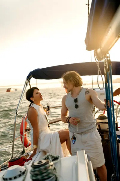 Honeymoon photoshoot in Lisbon by Maria Malko