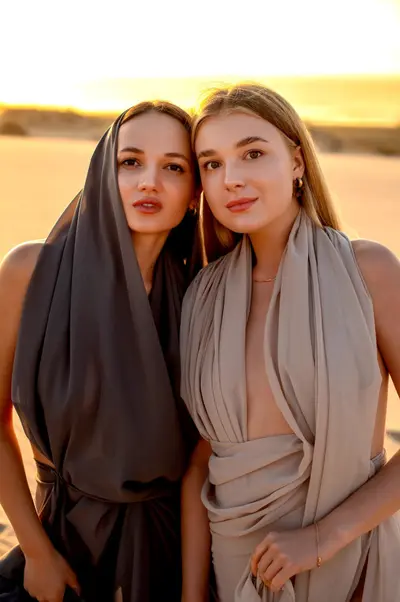 Friends Trip photoshoot in Cascais by Maria Malko