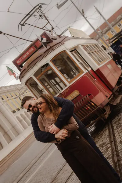 Couples photoshoot in Lisbon by Marilia Pierro