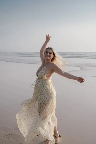 Solo Portrait photoshoot in Costa da Caparica by Sophie Bellmann
