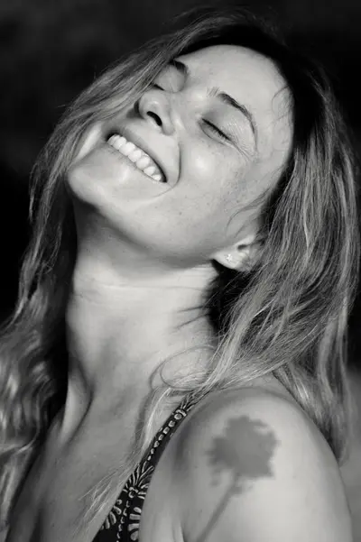 Solo Portrait photoshoot in Costa da Caparica by Sophie Bellmann