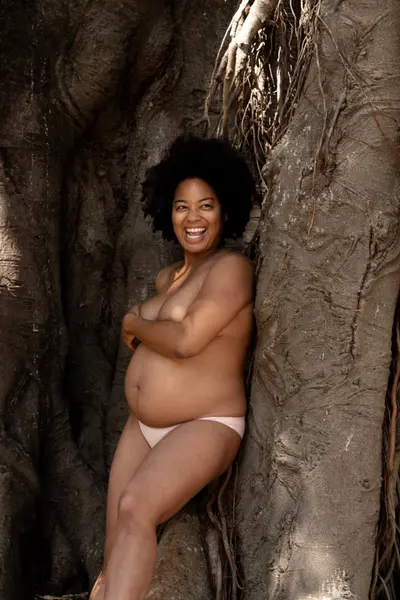 Maternity photoshoot in Lisbon by Sophie Bellmann