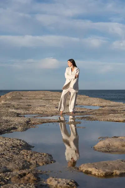 Solo Portrait photoshoot in Costa da Caparica by Sophie Bellmann