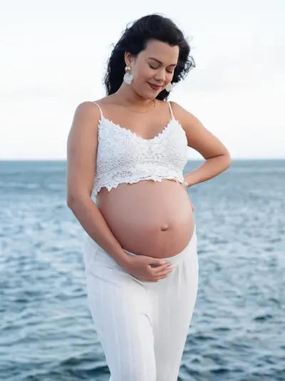 Maternity photoshoot in Cascais by Alexandru Achitei