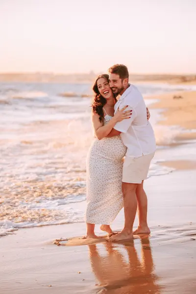 Maternity photoshoot in Albufeira by Isa Mestre