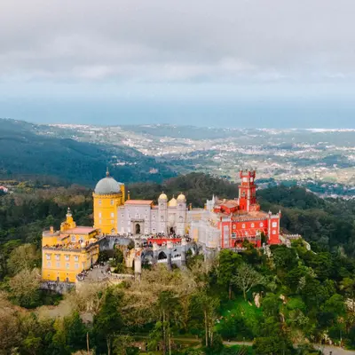 Friends Trip photoshoot in Sintra by Elena Lialina
