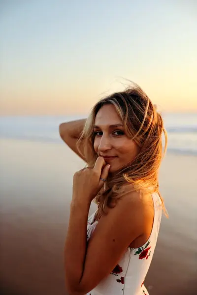 Solo Portrait photoshoot in Costa da Caparica by Aleksandra