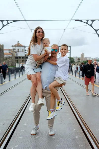 Family photoshoot in Porto by Elena Khrupina