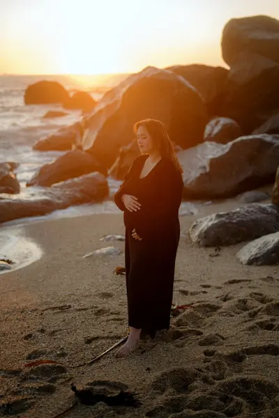 Maternity photoshoot in Porto by Elena Khrupina