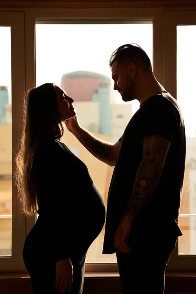 Maternity photoshoot in Lisbon by Kate Belova