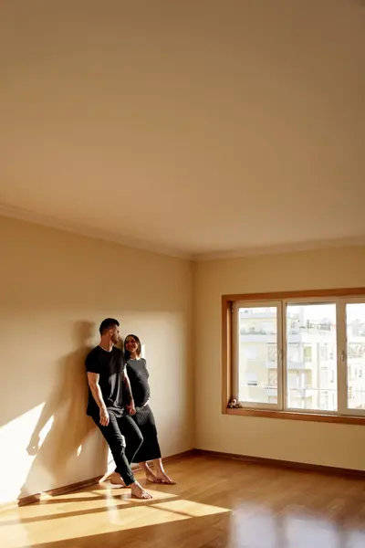 Maternity photoshoot in Lisbon by Kate Belova