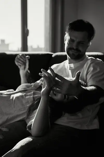 Maternity photoshoot in Lisbon by Kate Belova